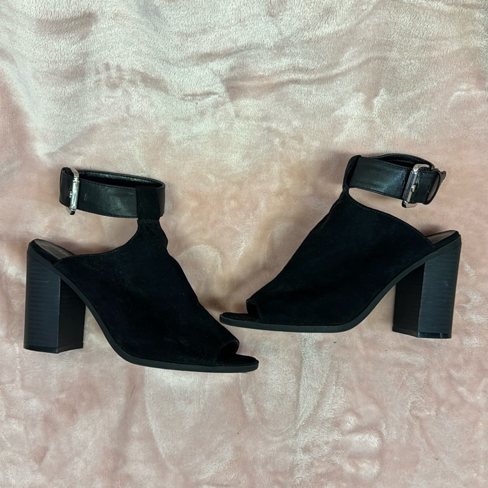 Indigo Rd Black Suede Shoes With Leather Strap Size 6 1/2